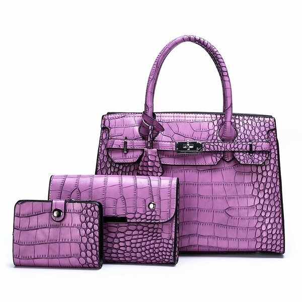 Stylish and fashionable women's purple bag + accessories