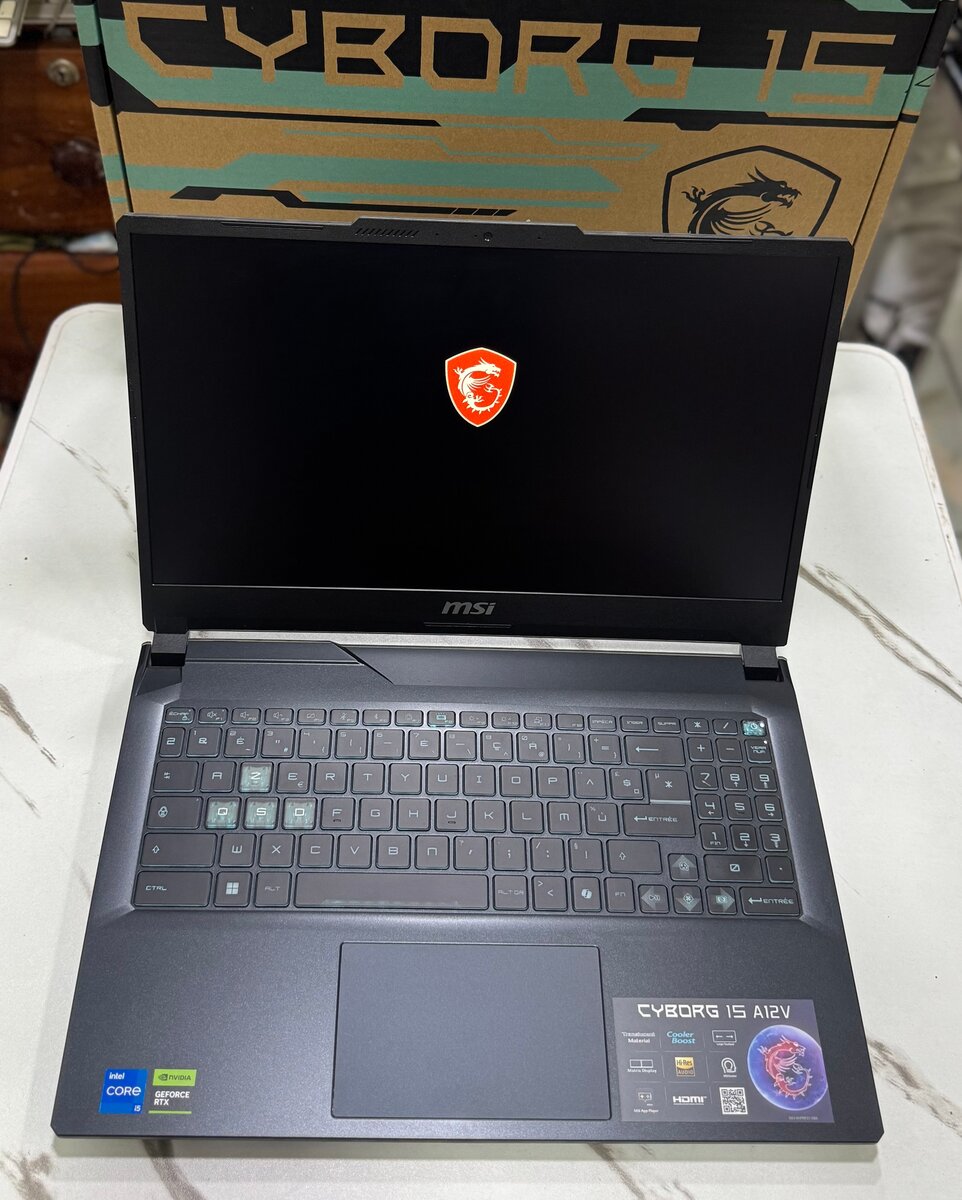 MSI Cyborg 15 A12V i5 12th gén