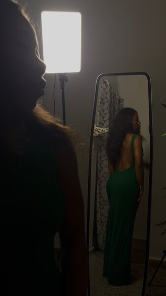 Robe Verte Élégante Dos Nu