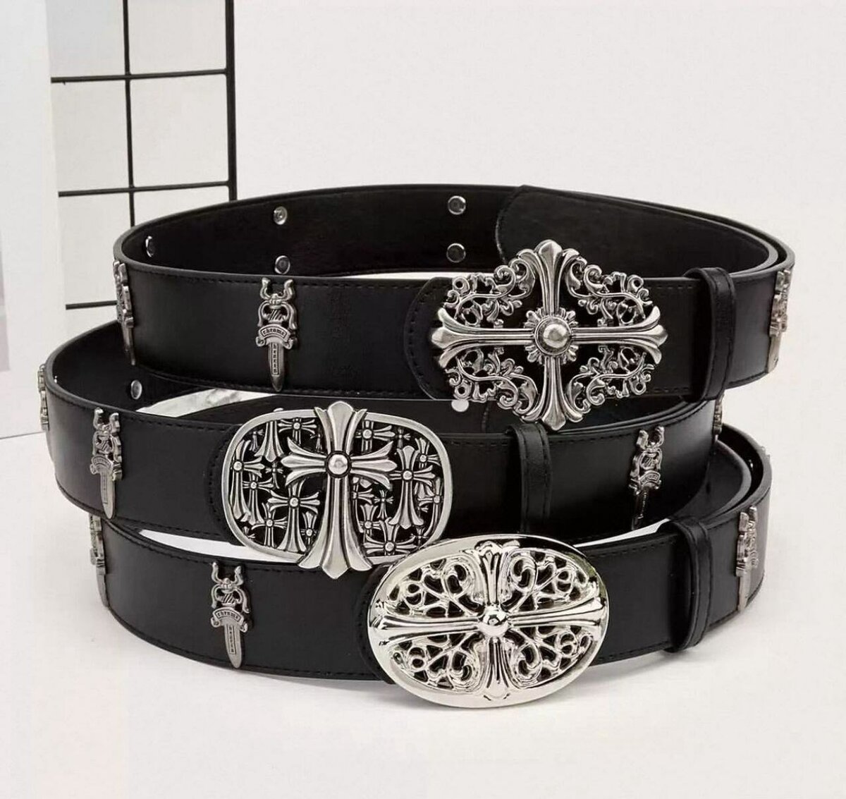 Ceinture en cuir avec boucles décoratives