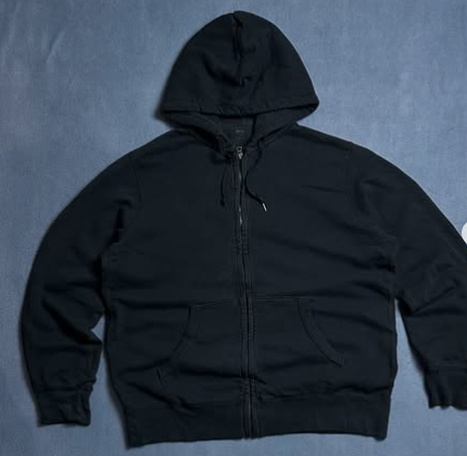 Plain black zip up hoodie size: ML 