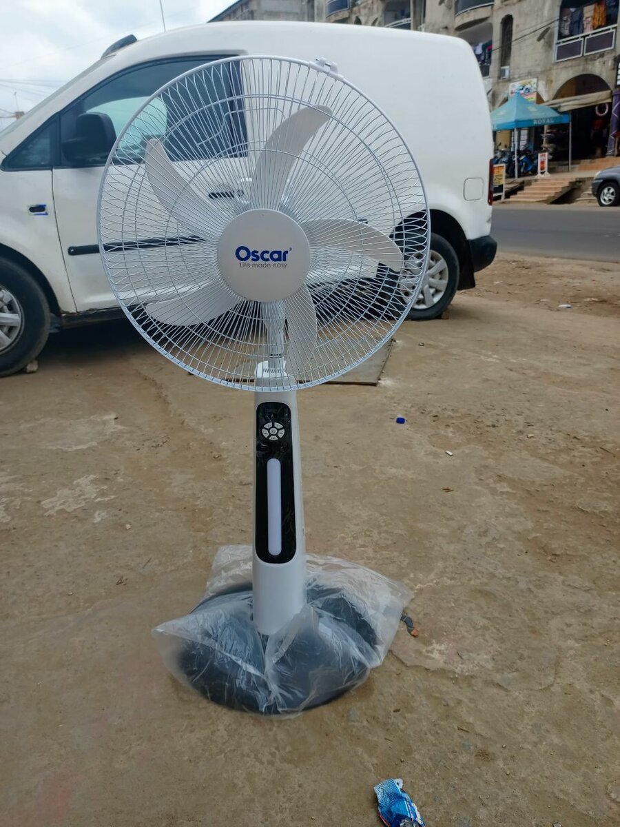 Ventilateur sur pied rechargeable