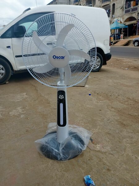 Ventilateur sur pied rechargeable