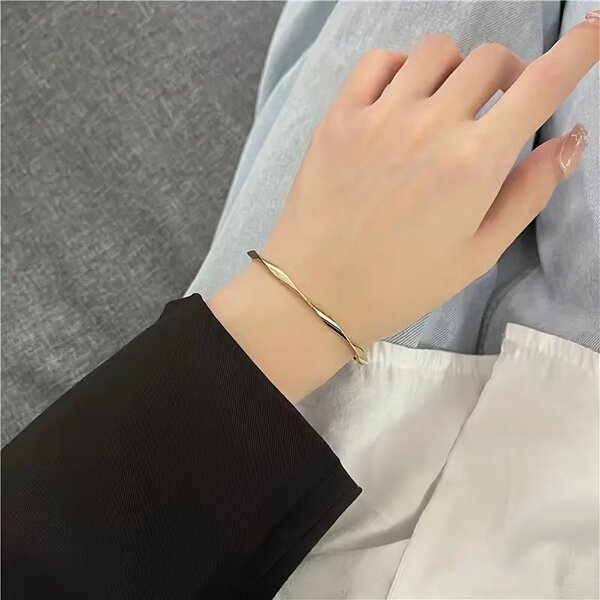 𝐌𝐢𝐧𝐢𝐦𝐚𝐥𝐢𝐬𝐭 𝐓𝐰𝐢𝐬𝐭𝐞𝐝 Bracelet