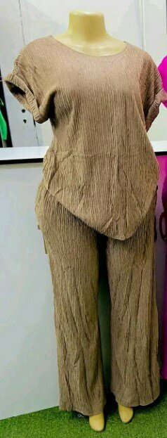 Suit pants + blouse beige