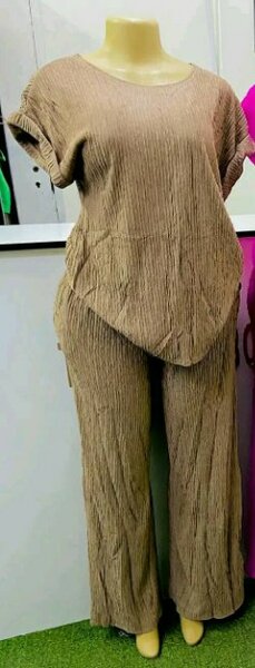 Suit pants + blouse beige