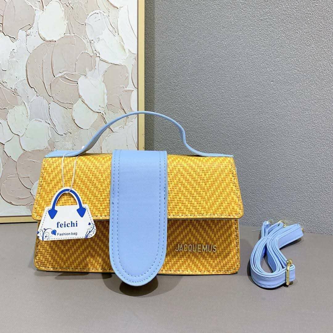 Sac à main en raphia vibrant