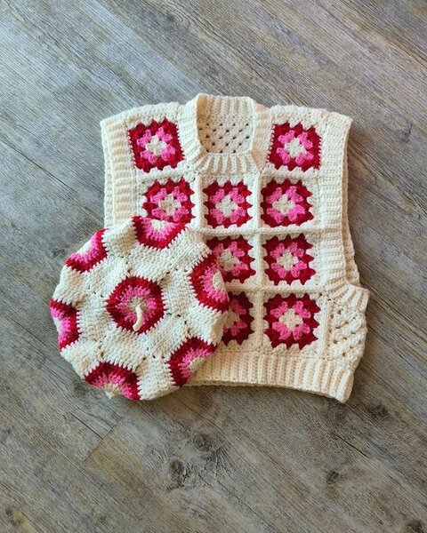 Gilet crochet coloré en laine