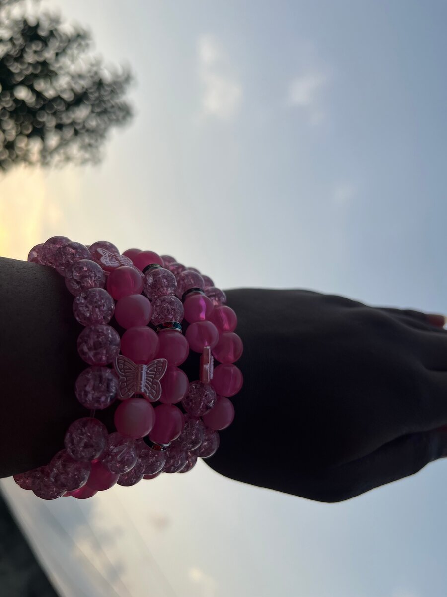 Bracelet en perles roses élégant