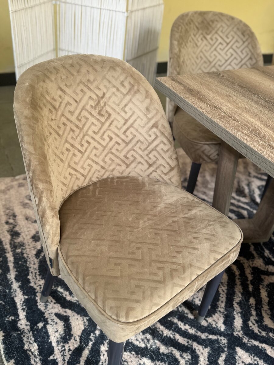 Elegant Dining Table Set