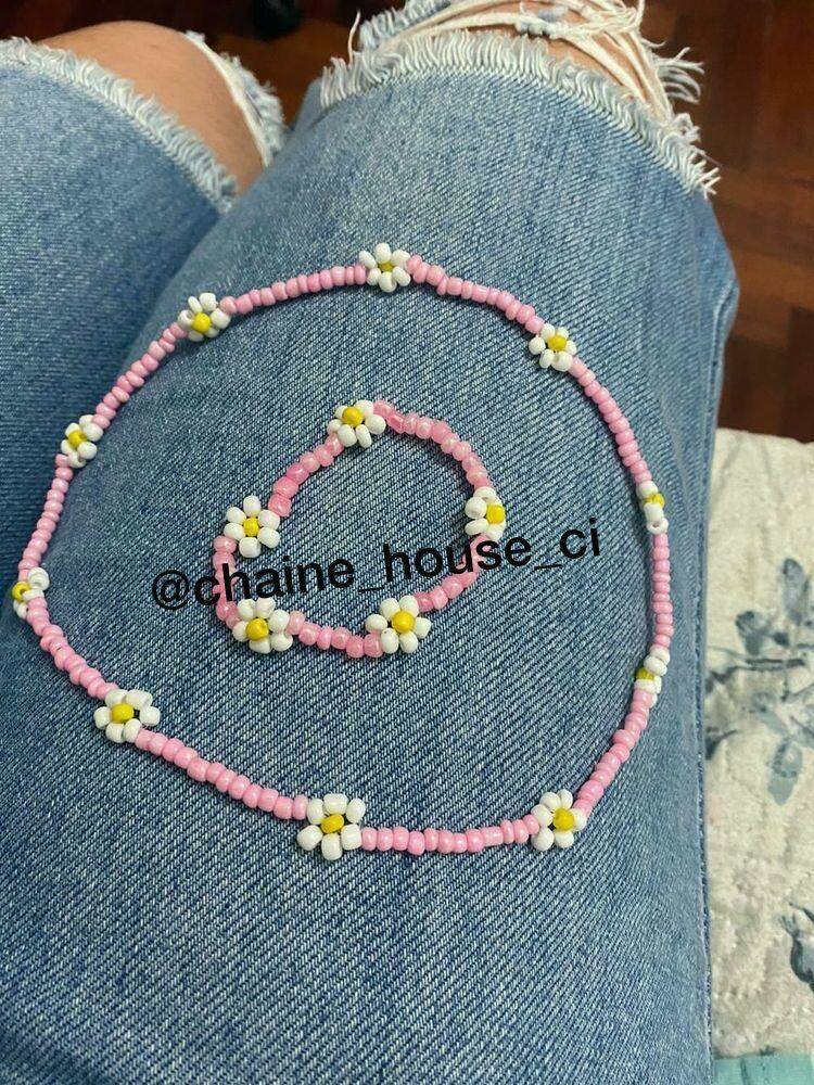 Collier de perles fleuri