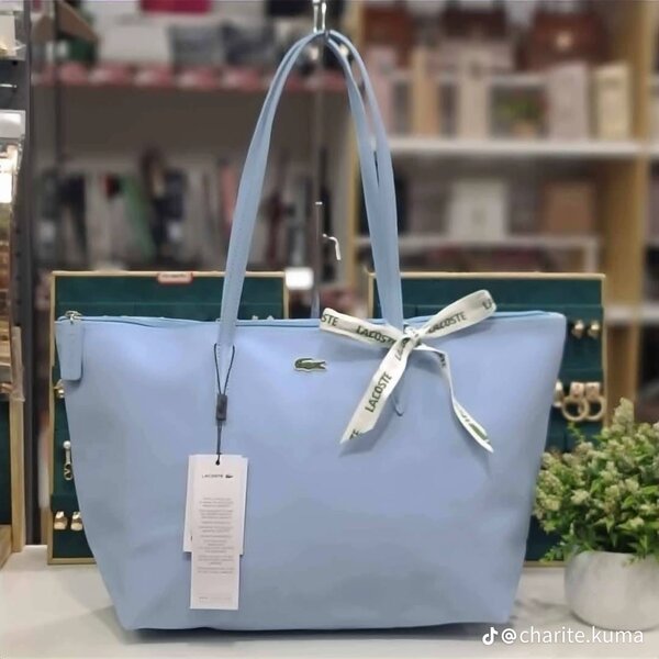 Sac Lacoste en cuir élégant