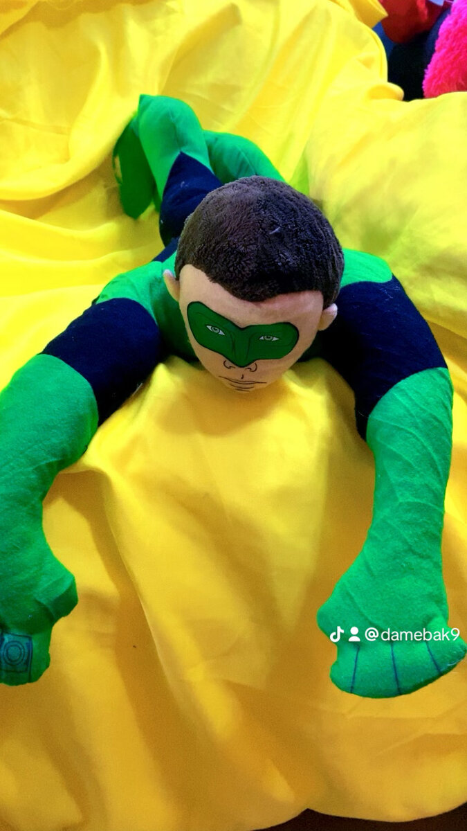 Peluche héros volant doux