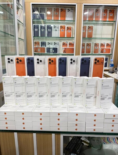 iPhones Neufs en Boîte 17