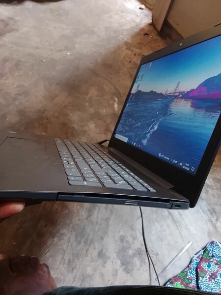 Ordinateur portable Lenovo