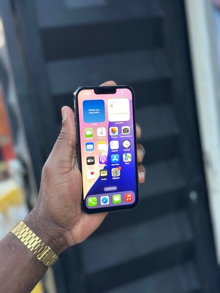 iPhone 13 Pro 128Go juste écran remplacer à part ça tout es