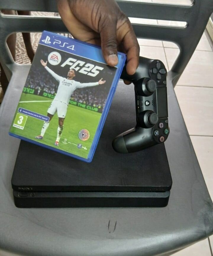 Console PS4 avec manette