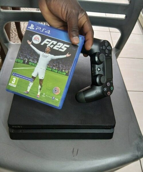 Console PS4 avec manette