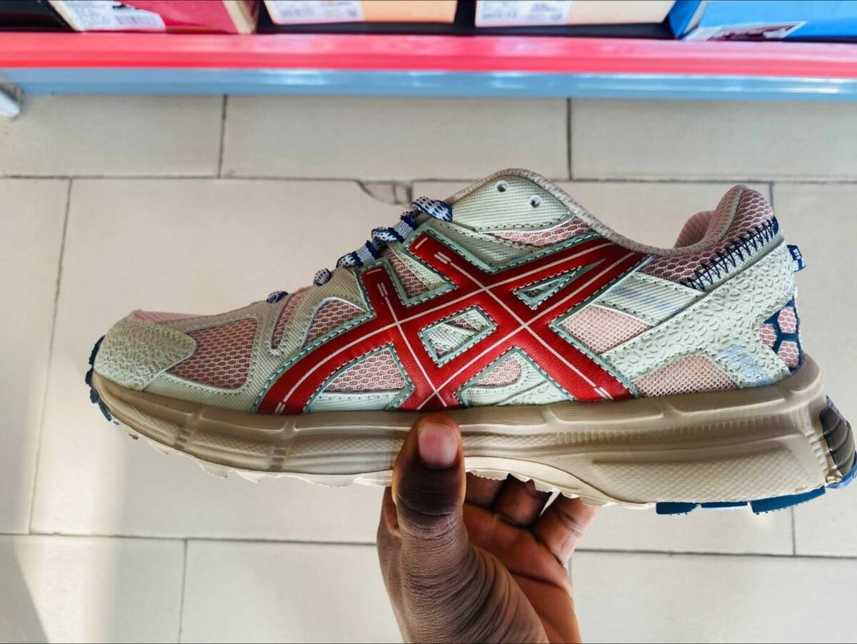 Asics Gel- kahana 8 light brown red
