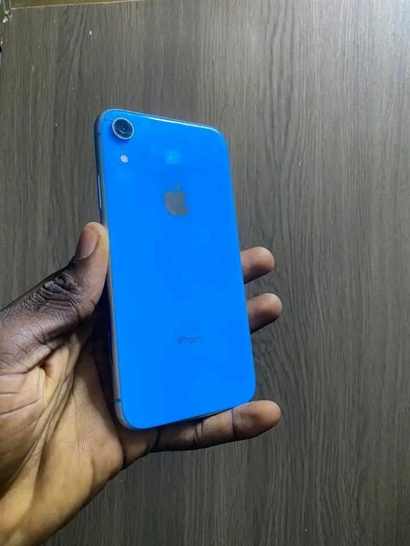 iPhone élégant bleu et jaune