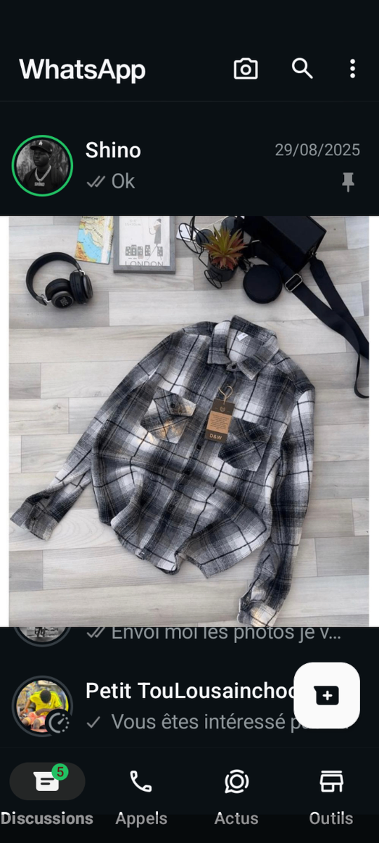 Chemise à carreaux moderne