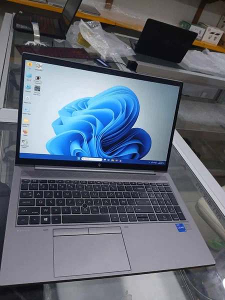 Ordinateur Portable Fin et Élégant