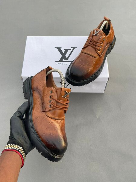 Chaussures en cuir Louis Vuitton
