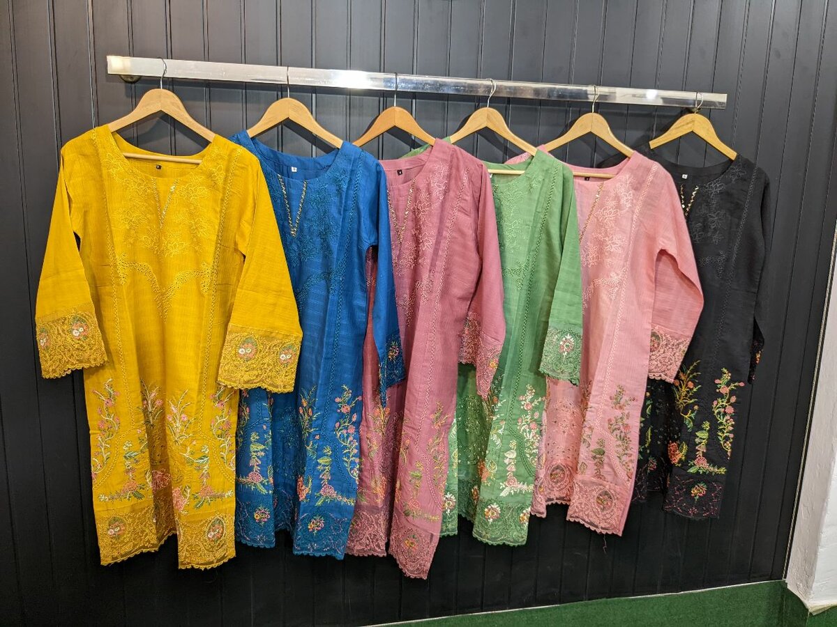 Beautiful elegant stitched 3piece available