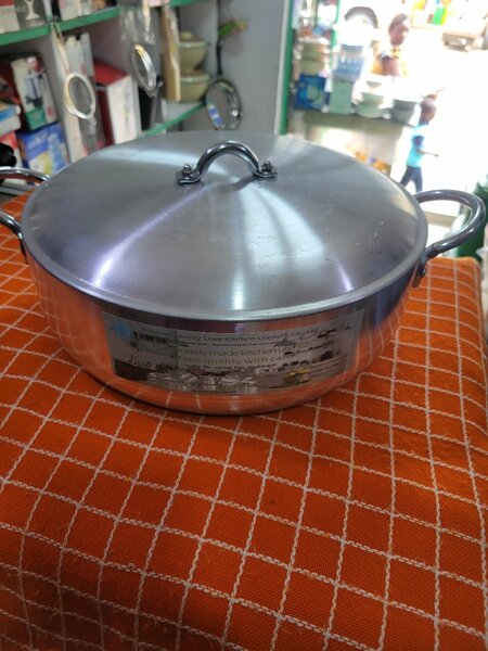 Cocotte en aluminium robuste
