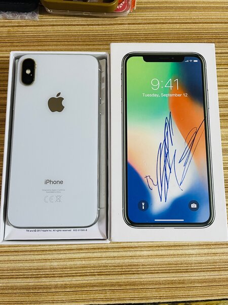 iPhone X 64gb avec carton
