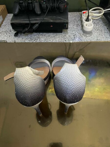 Sandales à talons brillantes femmes