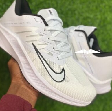 Nike sneakers white