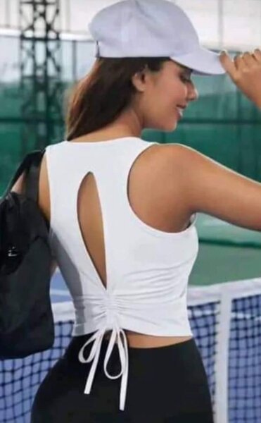 Top dos nu élégant