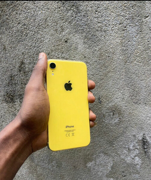 iPhone XR Jaune 64 Go Débloqué