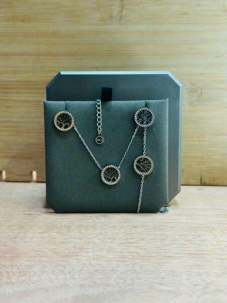 Ensemble or plaqué racine