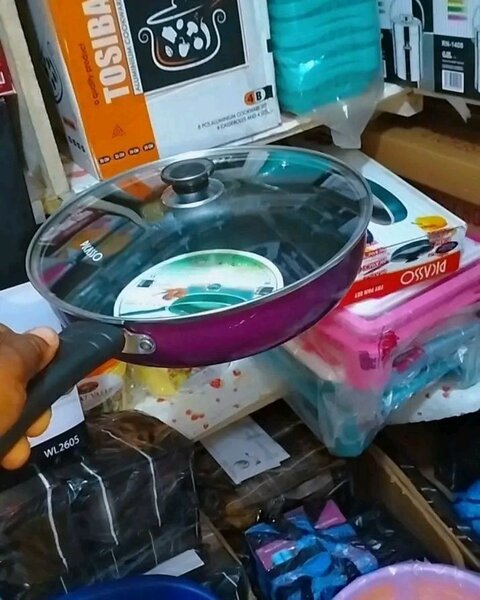 FRYING PAN WITH GLASS LID