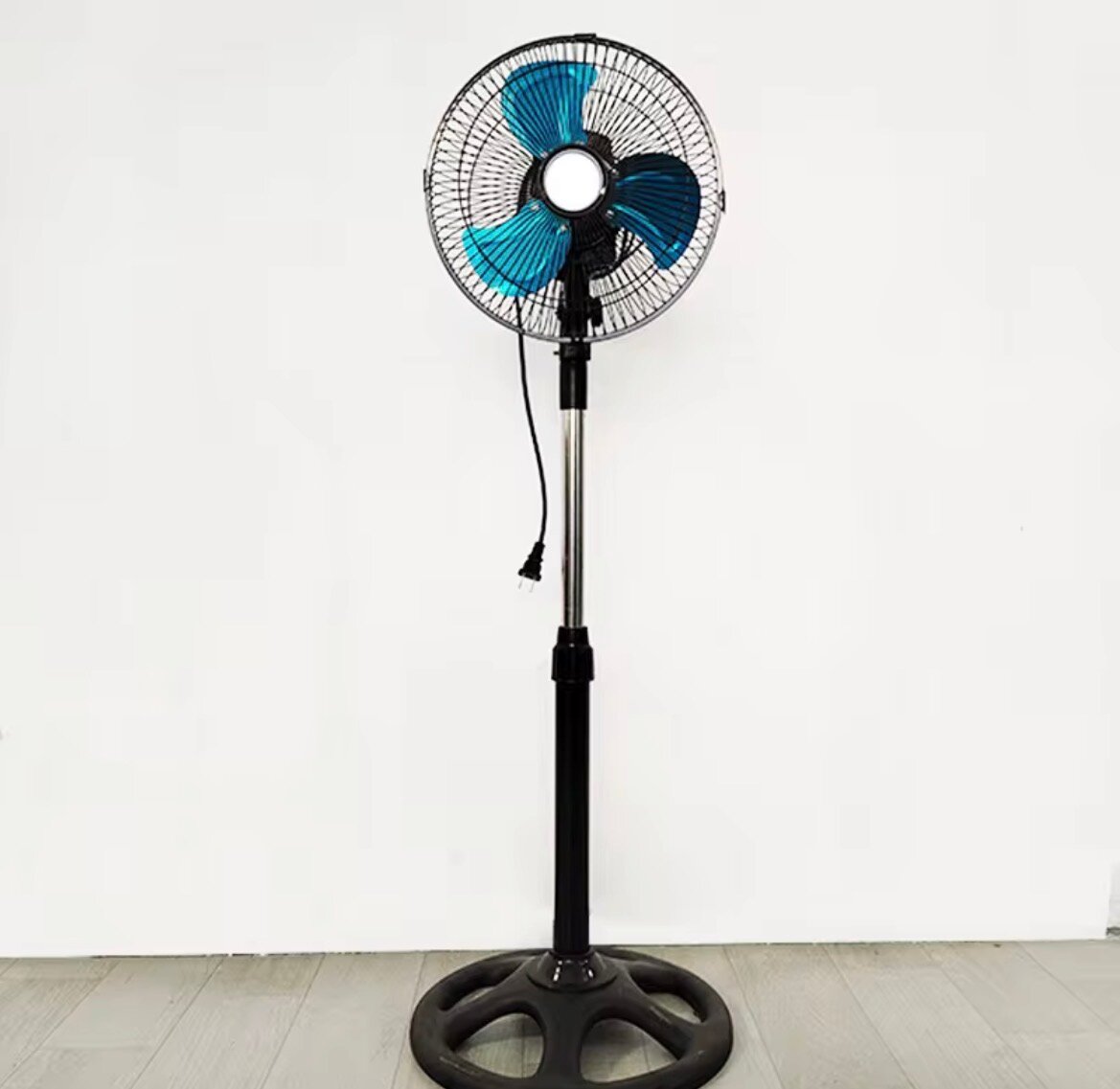 Ventilateur sur pied réglable