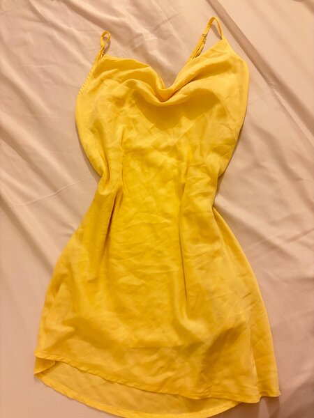 Robe jaune à bretelles
