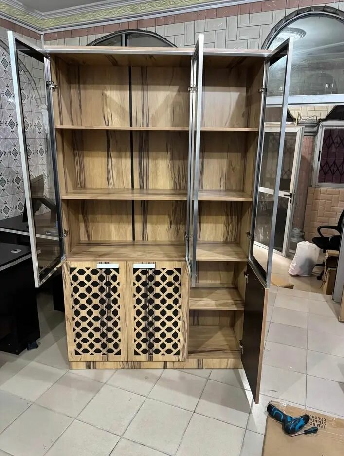 Vitrine en bois moderne