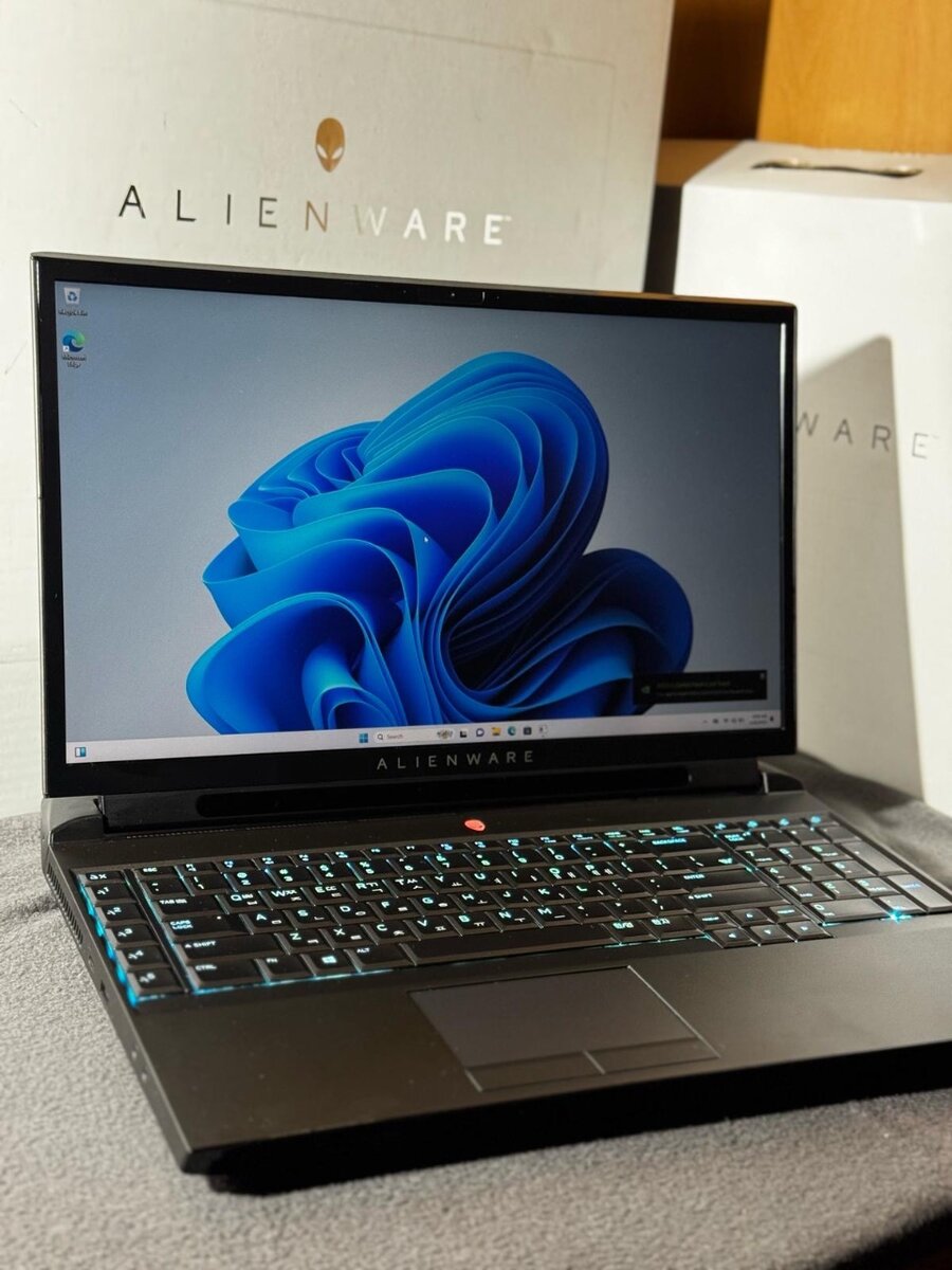 Dell Alienware M15 R7  AMD Ryz