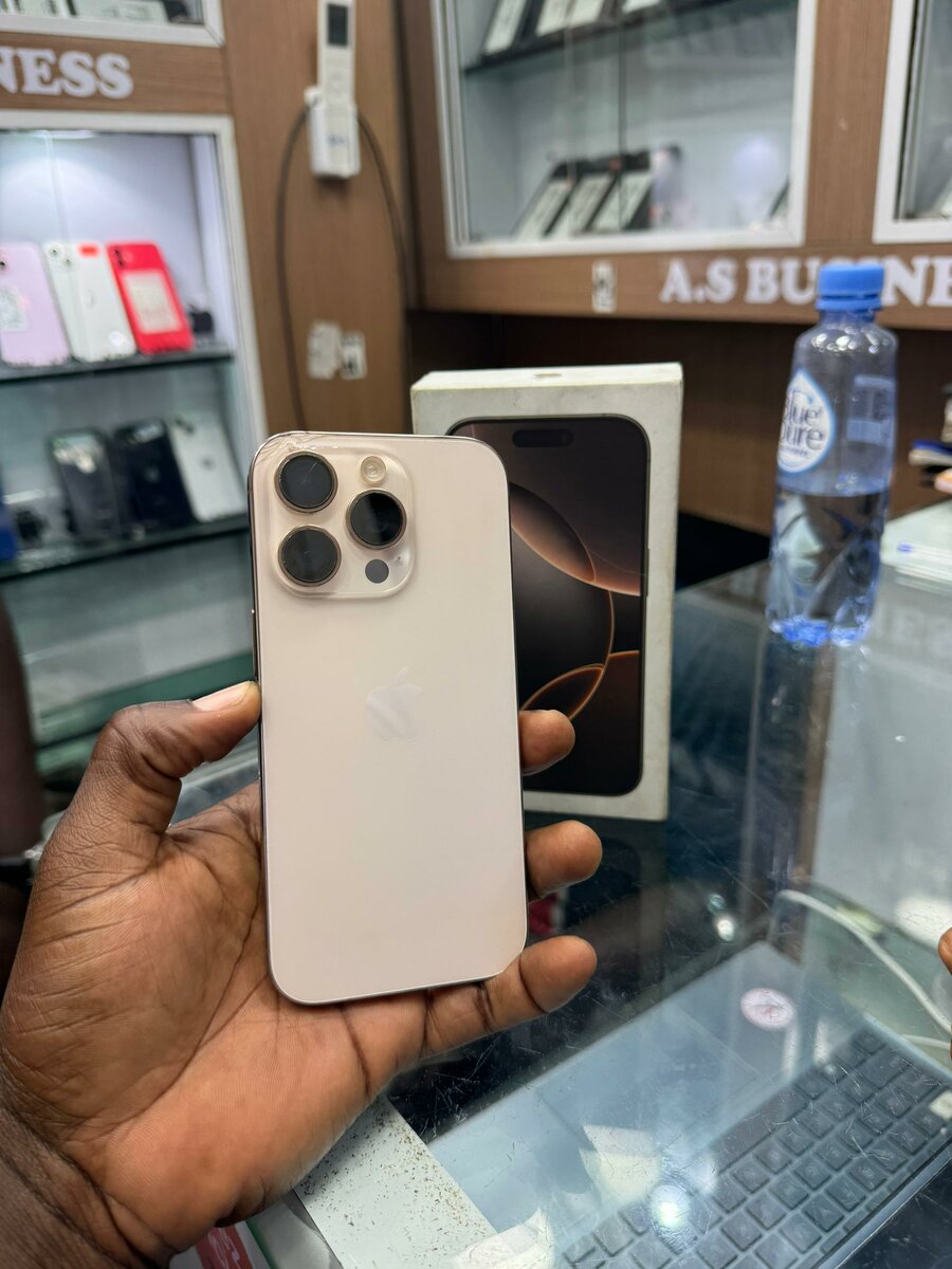 16 pro 128 giga avec carton