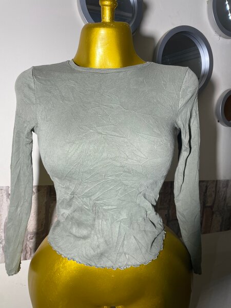 Pull moulant à manches longues