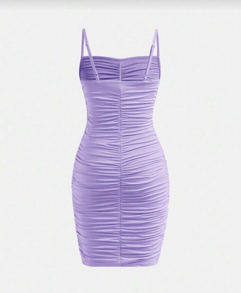 Robe moulante plissée violette