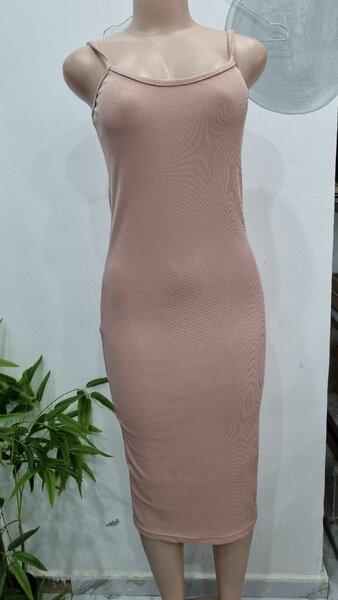 Robe moulante nude élégante