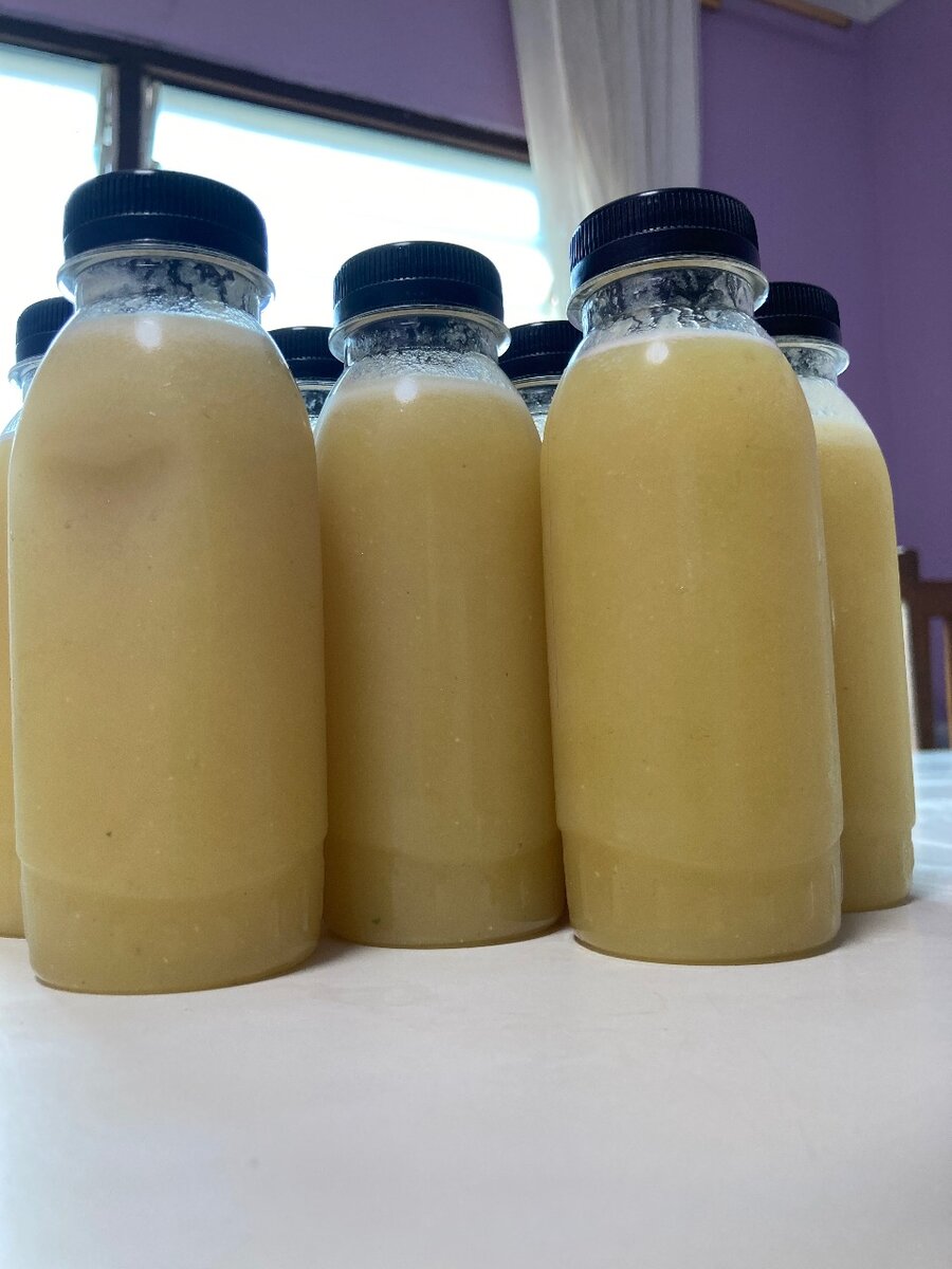 Fresh pineapple juice