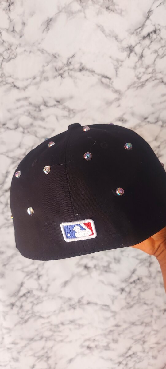 Casquette noire strassée