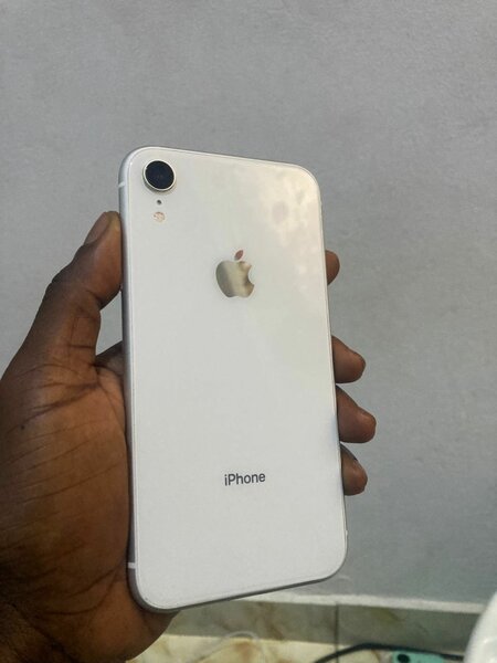 IPHONE XR CASI NEUF