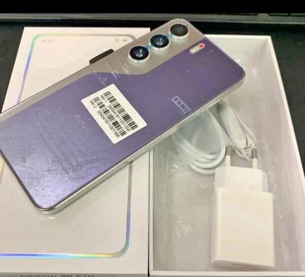 Smartphone  Camon40.   50MP