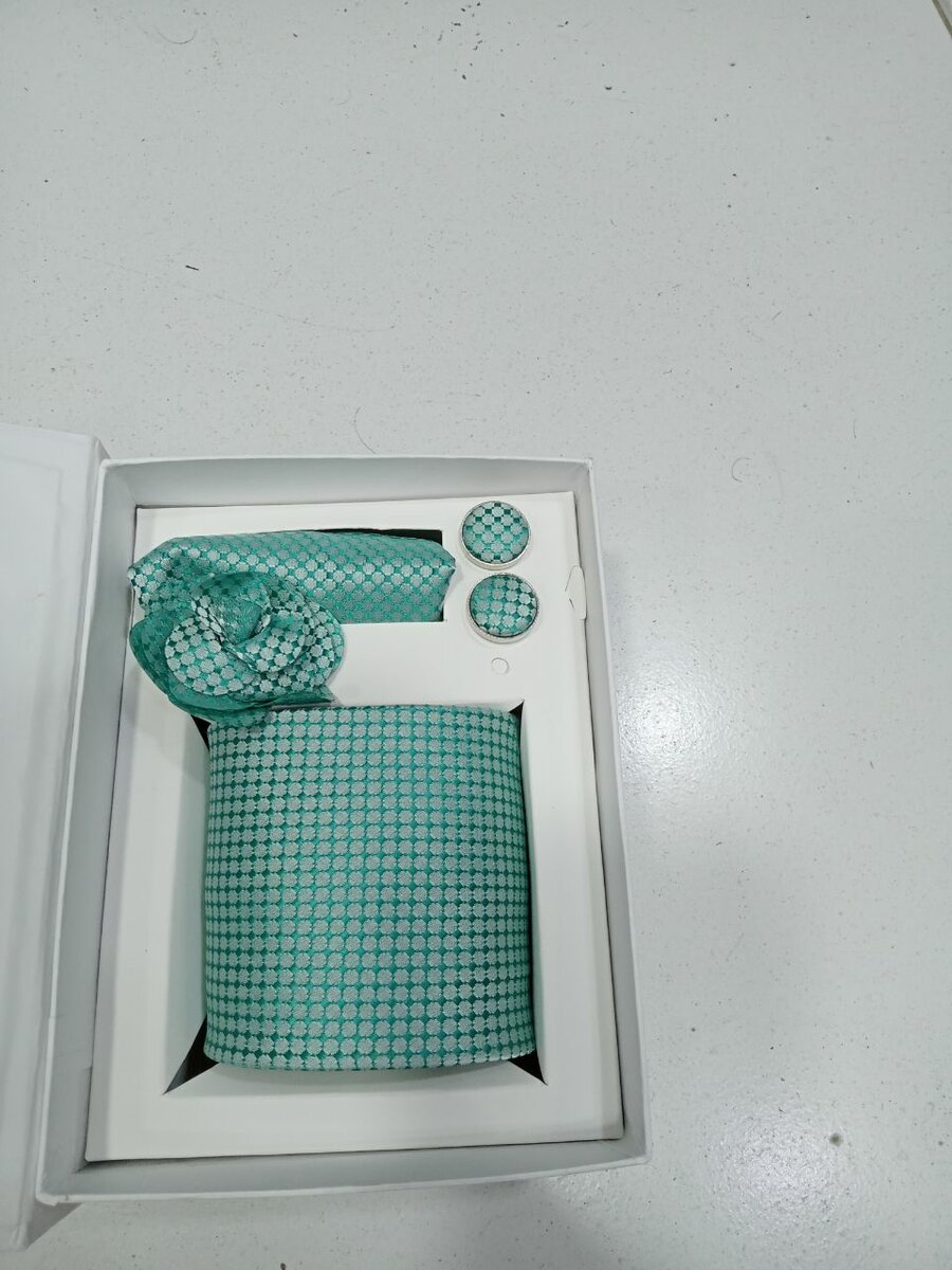 Tie set complete