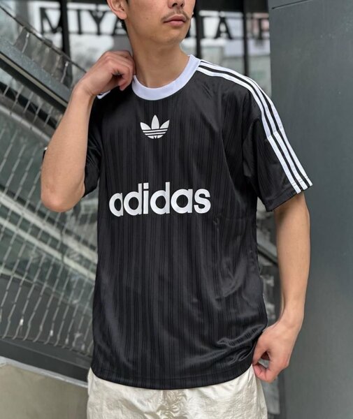 T-shirt adidas